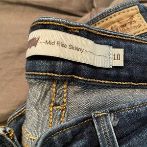Levi’s mid rise skinny jean, size 10